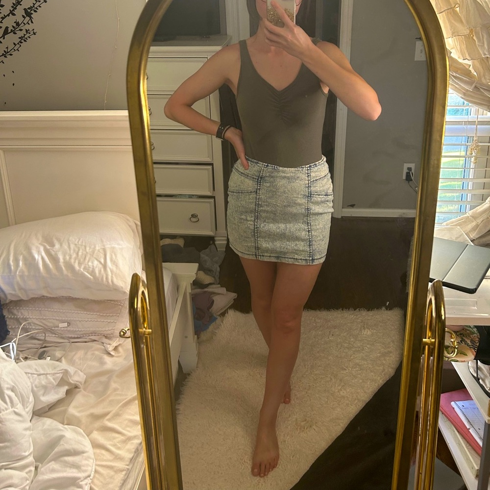 Olive green body suit | like new | Size M | Stretchy and comfortable